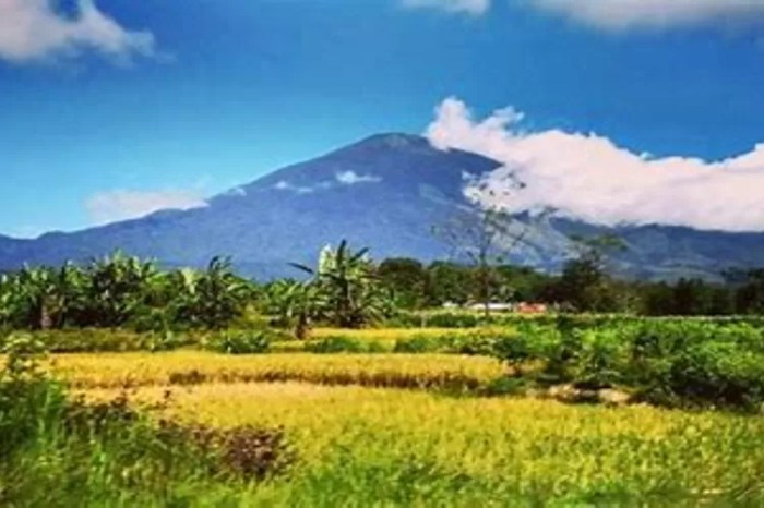 Gunung Ciremai: Pendakian dan Destinasi Wisata