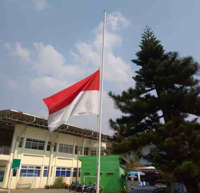 Bendera setengah tiang di Indonesia untuk apa